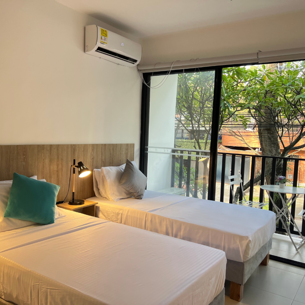 c-habitacion-estandar-con-balcon-004